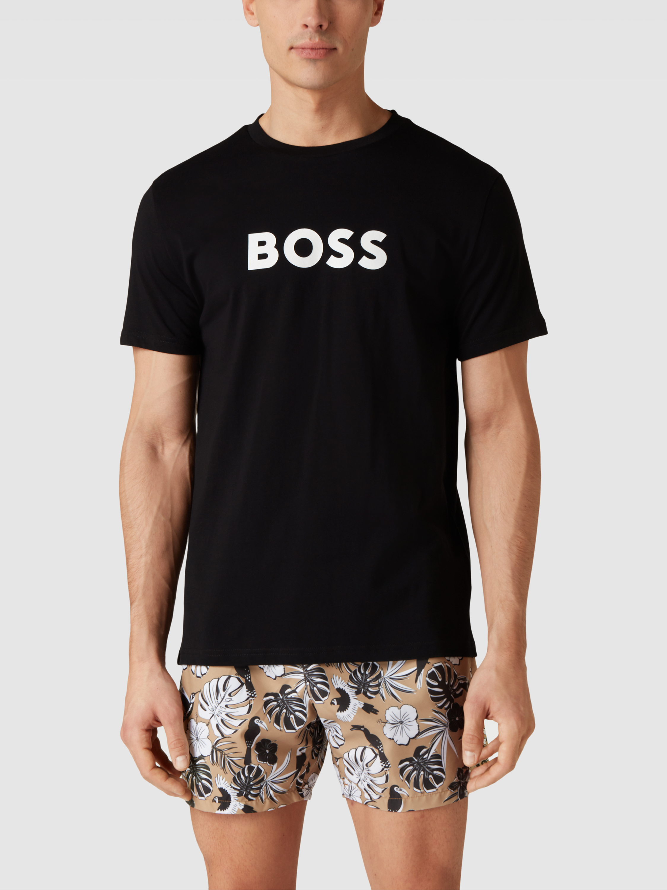 

Футболка домашняя мужская BOSS 1737655 черная L доставка из-за рубежа, Черный, 1737655