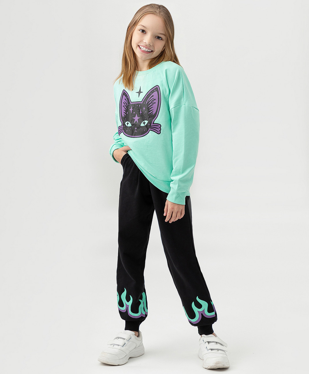 

Брюки-джоггеры с принтом черные Button Blue 222BBGF56010800 р.158, Черный, 222BBGF56010800