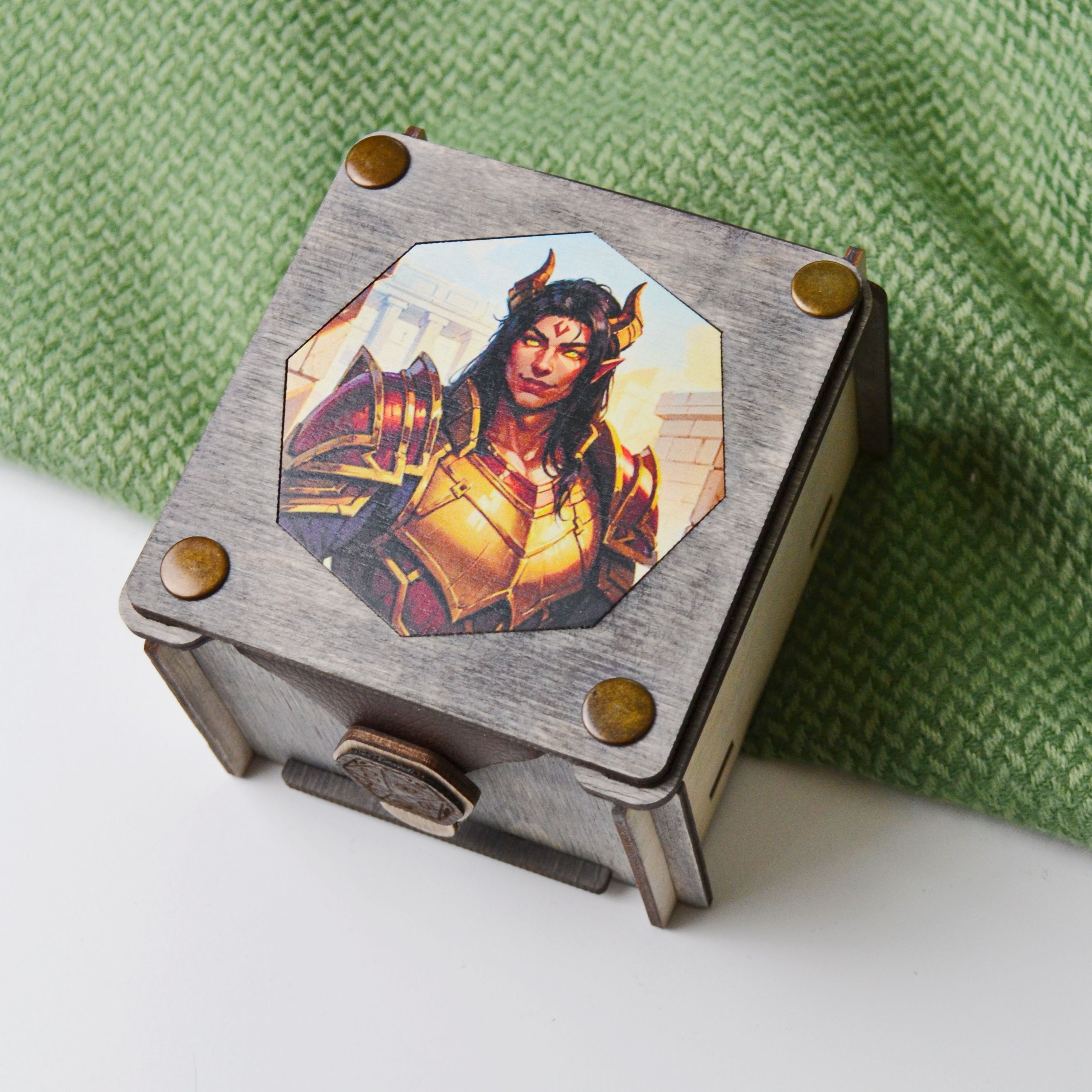 

Кейс для миниатюр днд Чудеса Леса Поборник света, dungeons and dragons, pathfinder, Разноцветный