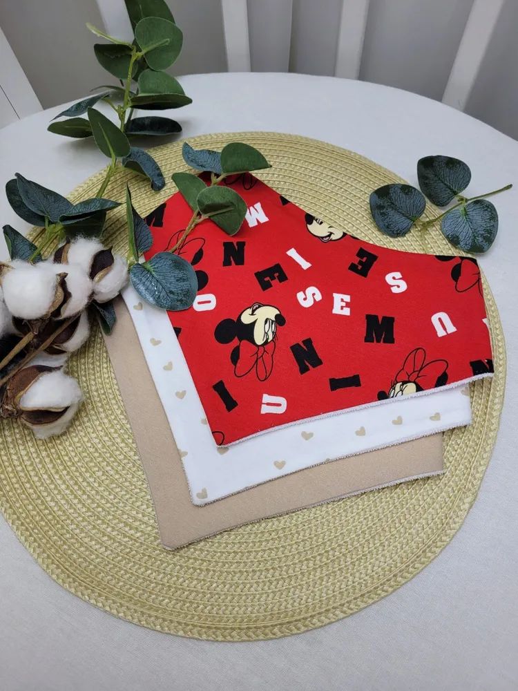 Нагрудники непромокаемые Минни с буквами + бежевый + беж.сердечки 3шт