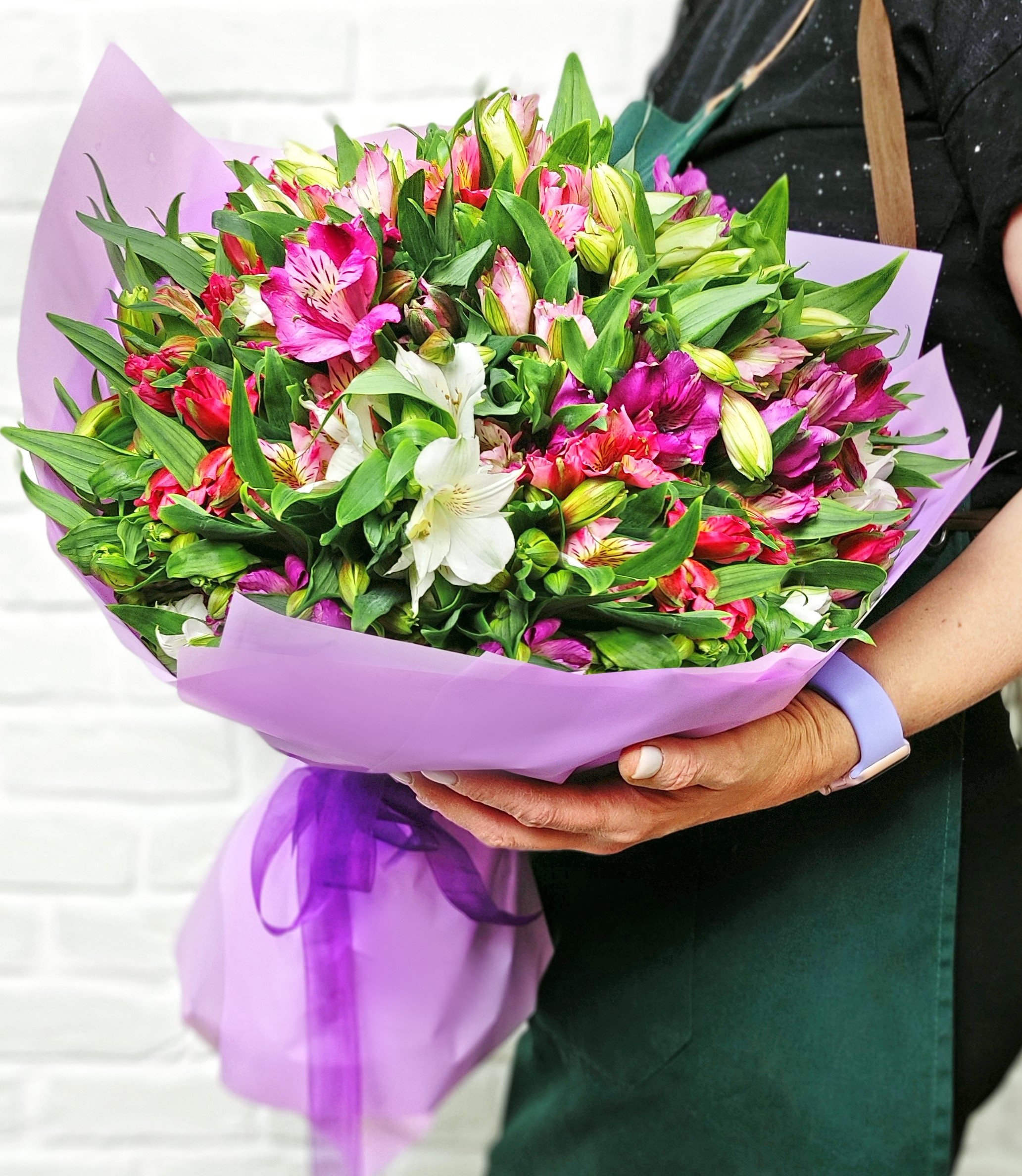 

Букет Studio Floristic из Альстромерии Микс розовый