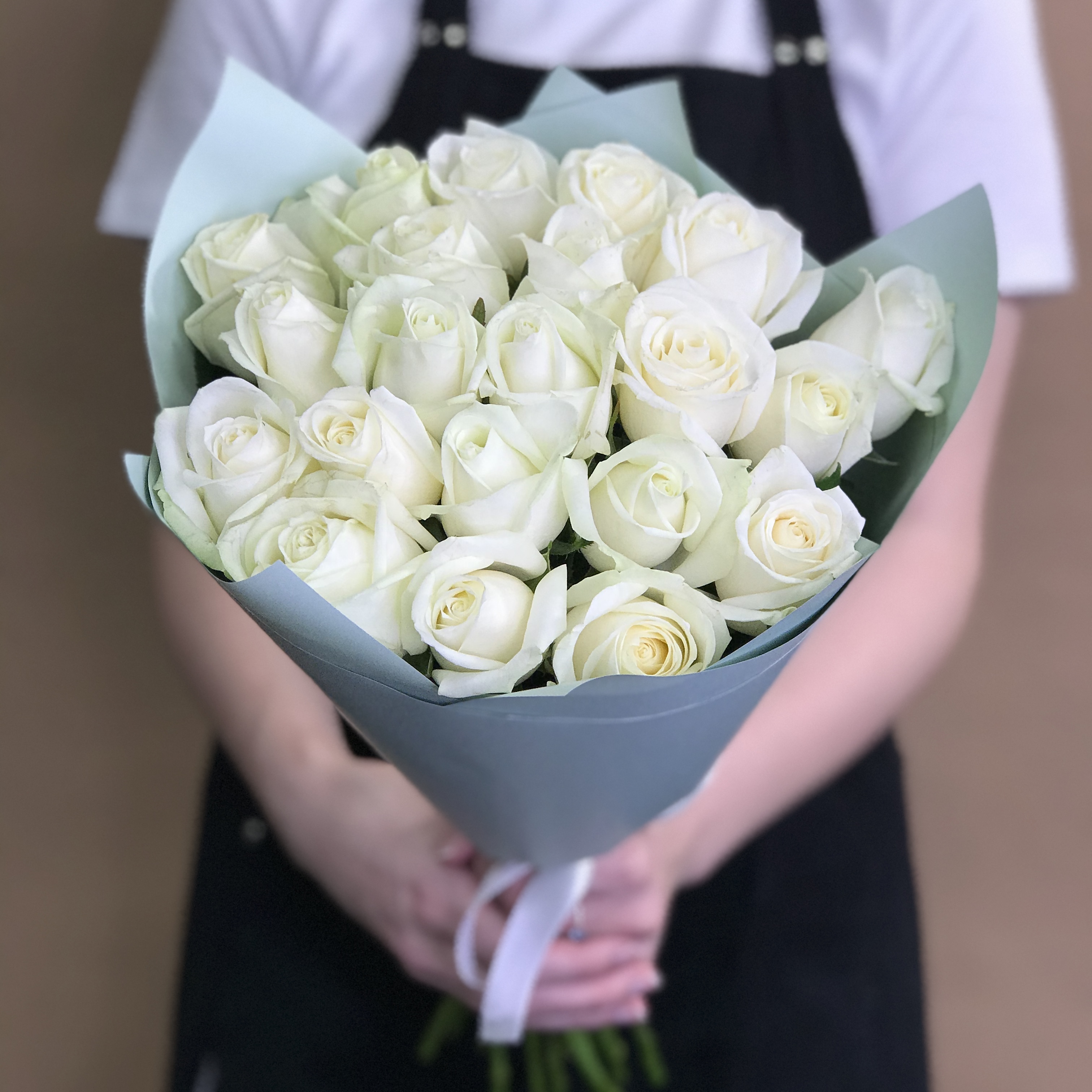

Букет из 21 белой розы (50 см).