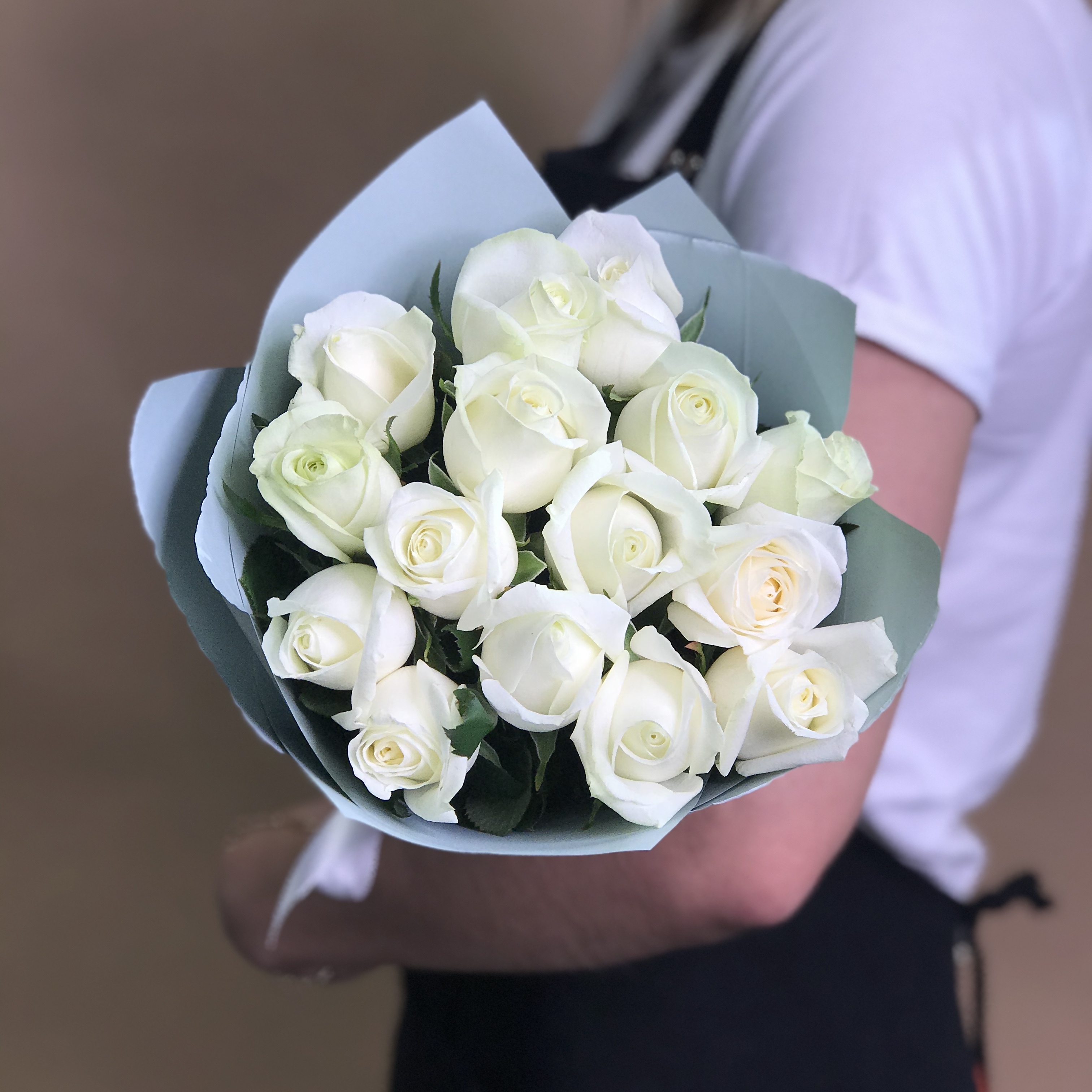 

Букет из 15 белых роз (50 см).