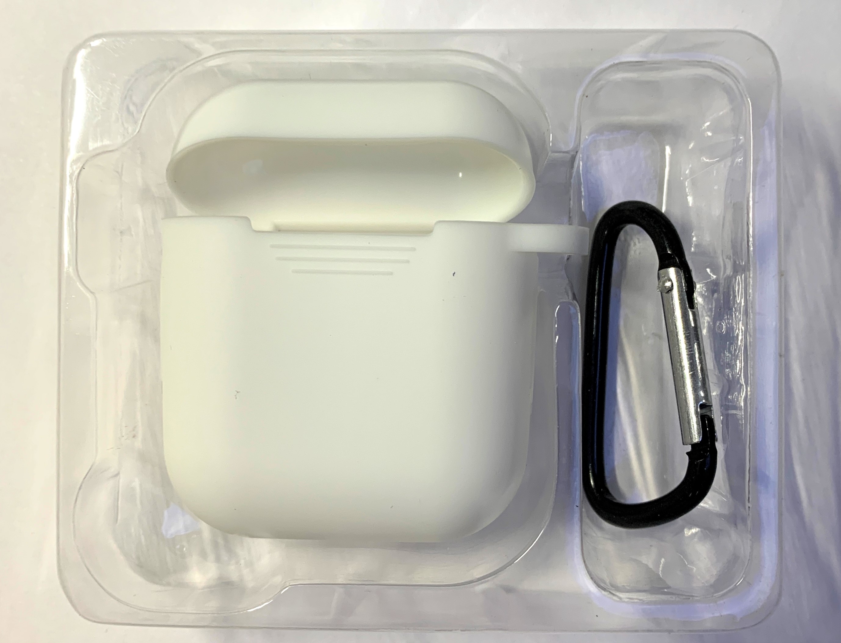 

Чехол Protective Case для AirPods силиконовый с карабином (белый)