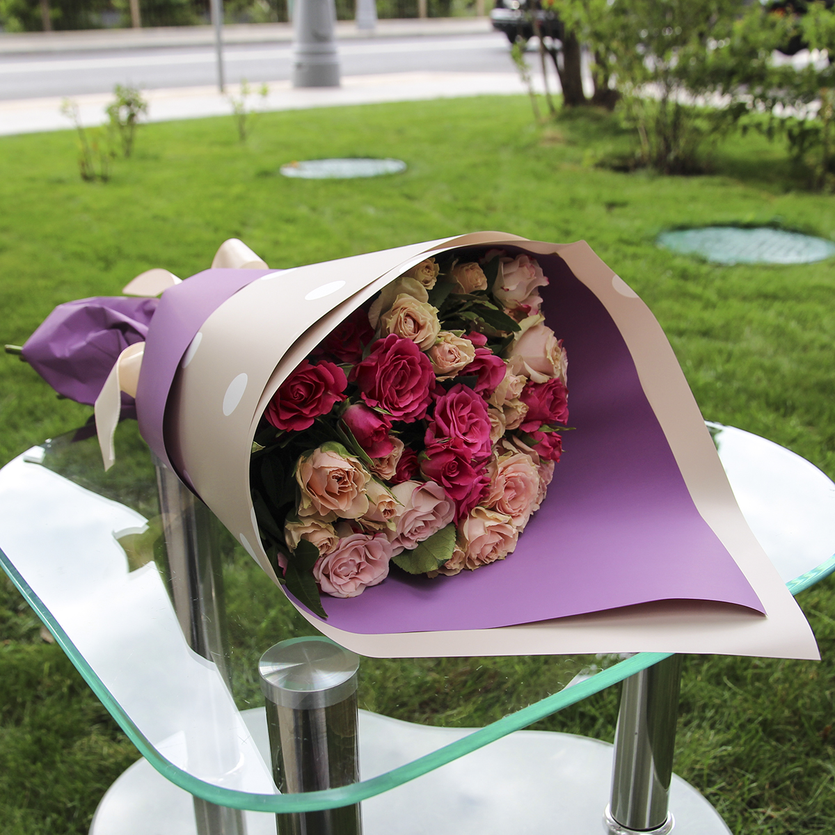 

Монобукет из 15 кустовых роз FlorPro Микс №4