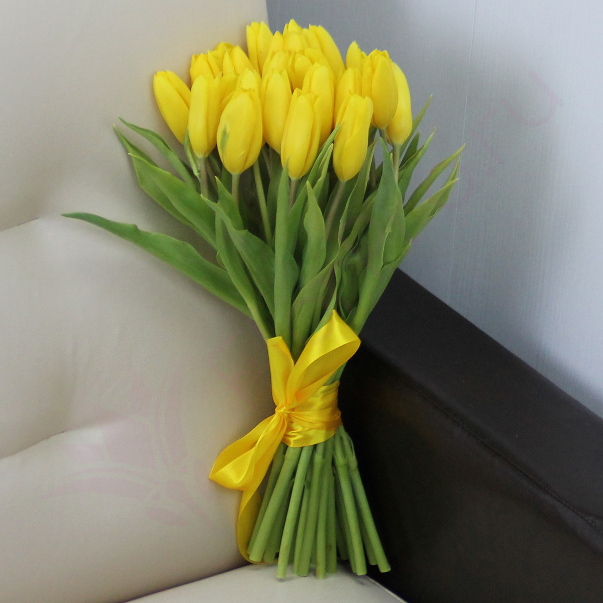 

Монобукет из 25 желтых тюльпанов FlorPro