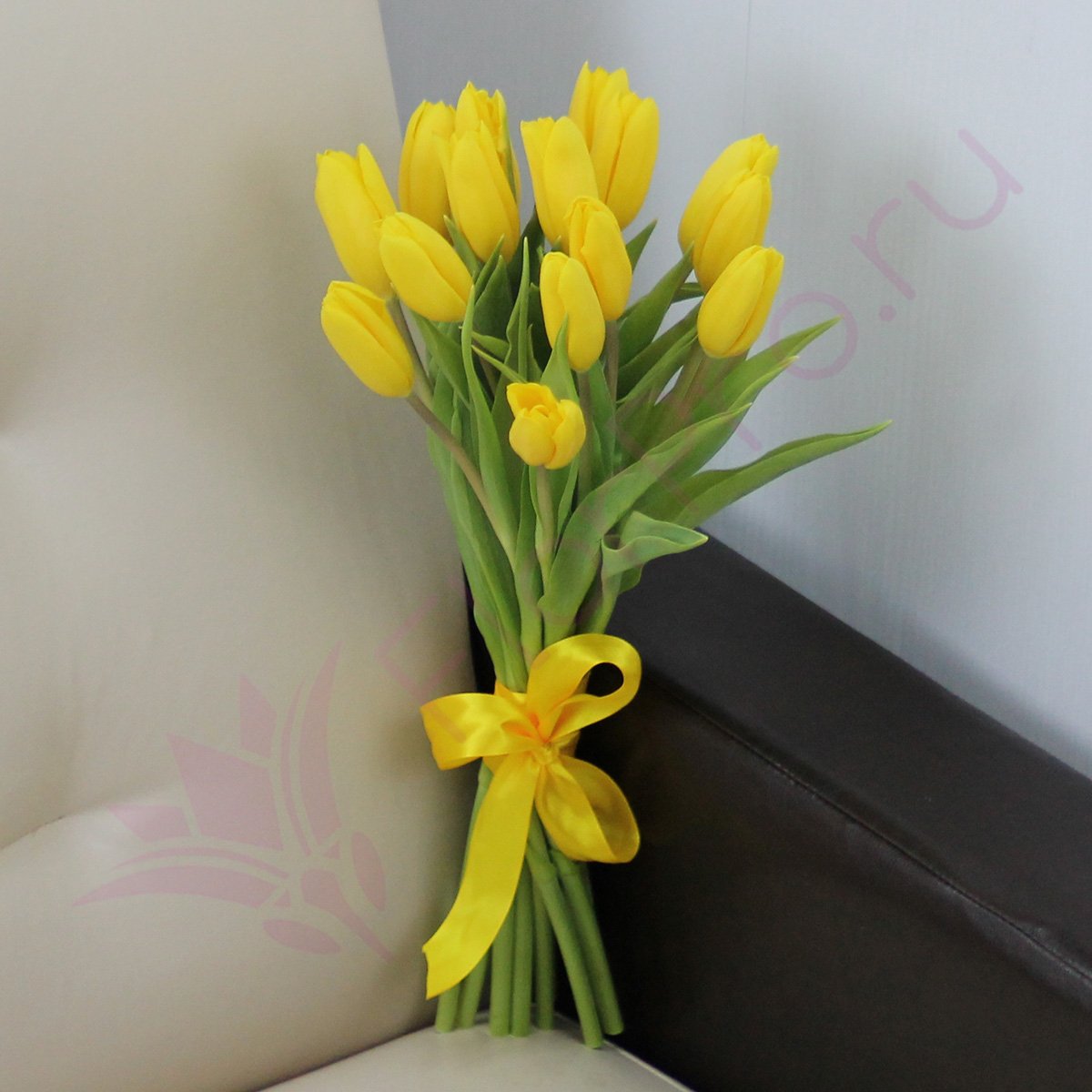 фото Монобукет из 15 желтых тюльпанов florpro