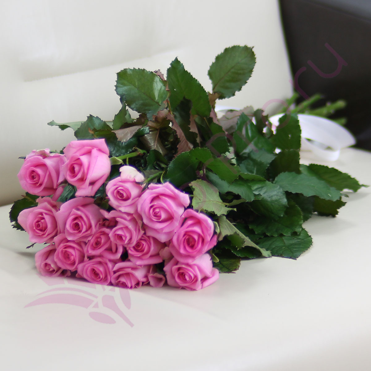 

Монобукет из 15 розовых роз FlorPro Ревиваль 40 см