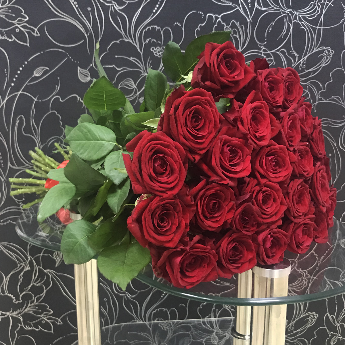 

Монобукет из 25 красных роз FlorPro Ред Наоми 60 см