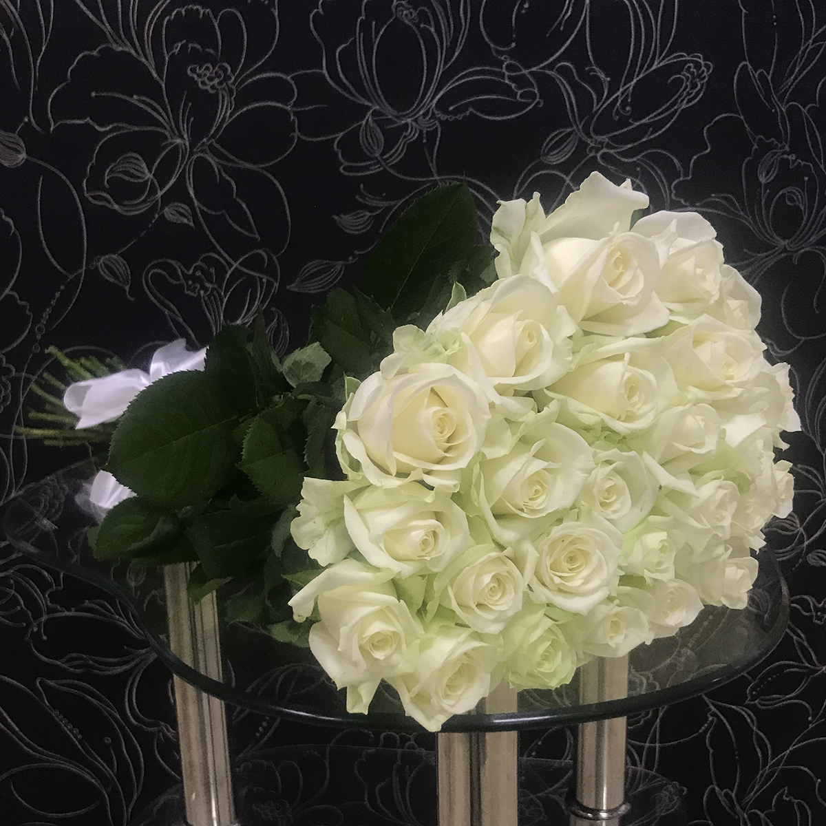 

Монобукет из 25 белых роз FlorPro Аваланч 40 см