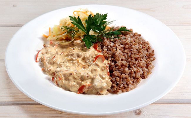 

Курица Вкусные Традиции в сметанно-чесночном соусе с гречкой 300 г