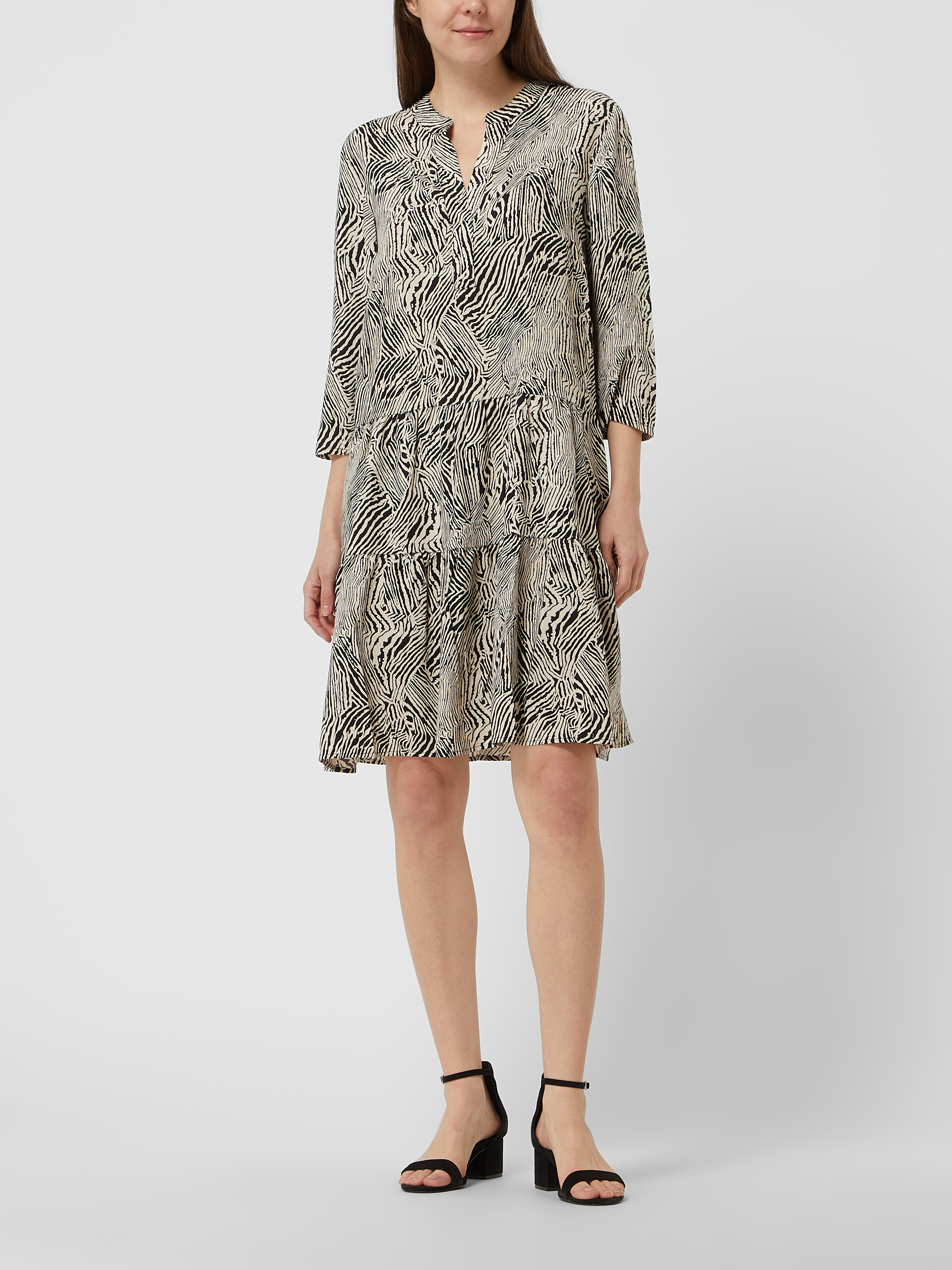 

Платье женское BETTY BARCLAY 1562226 бежевое 44 EU доставка из-за рубежа, Разноцветный, 1562226