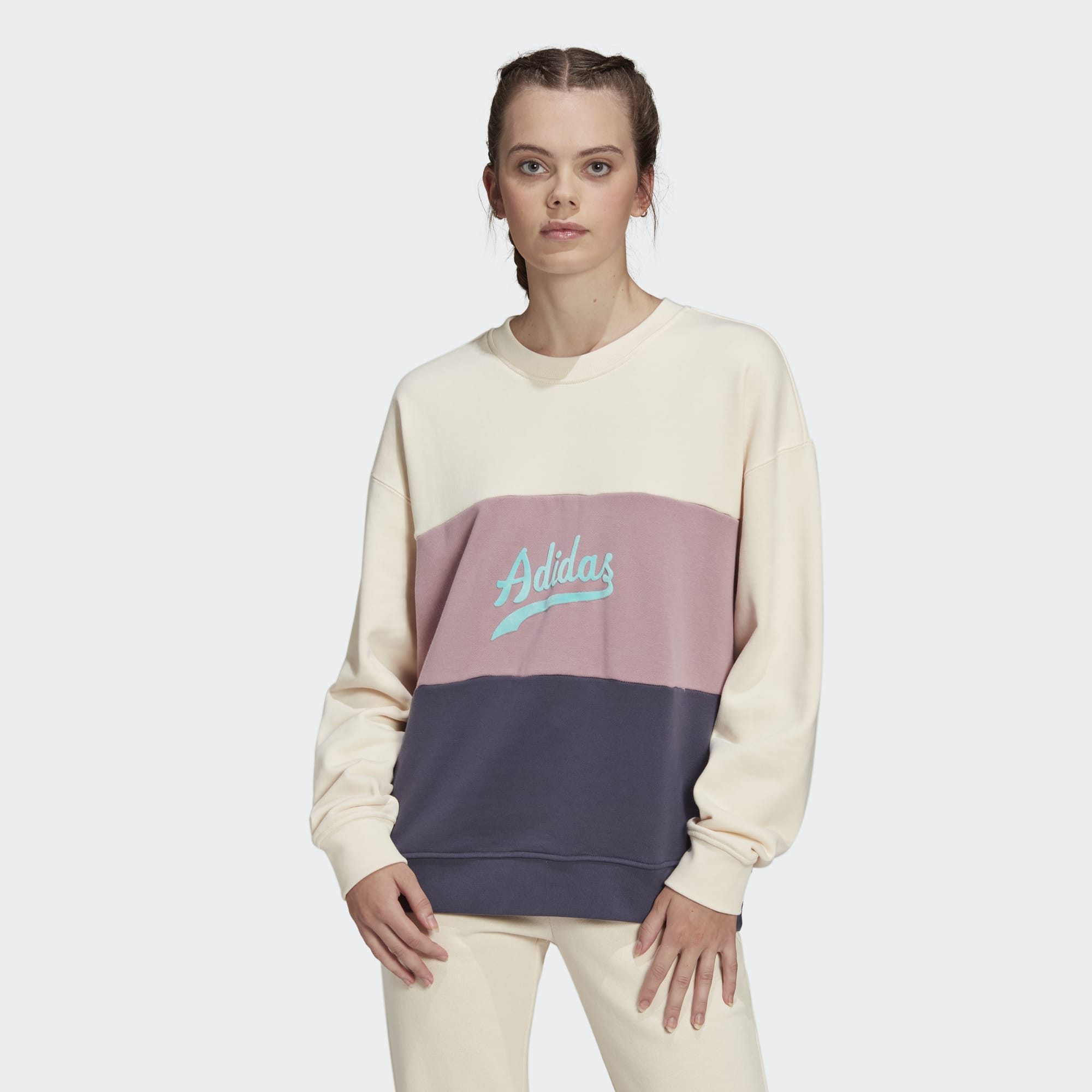 

Свитшот женский Adidas HD9783 белый 40 EU, HD9783