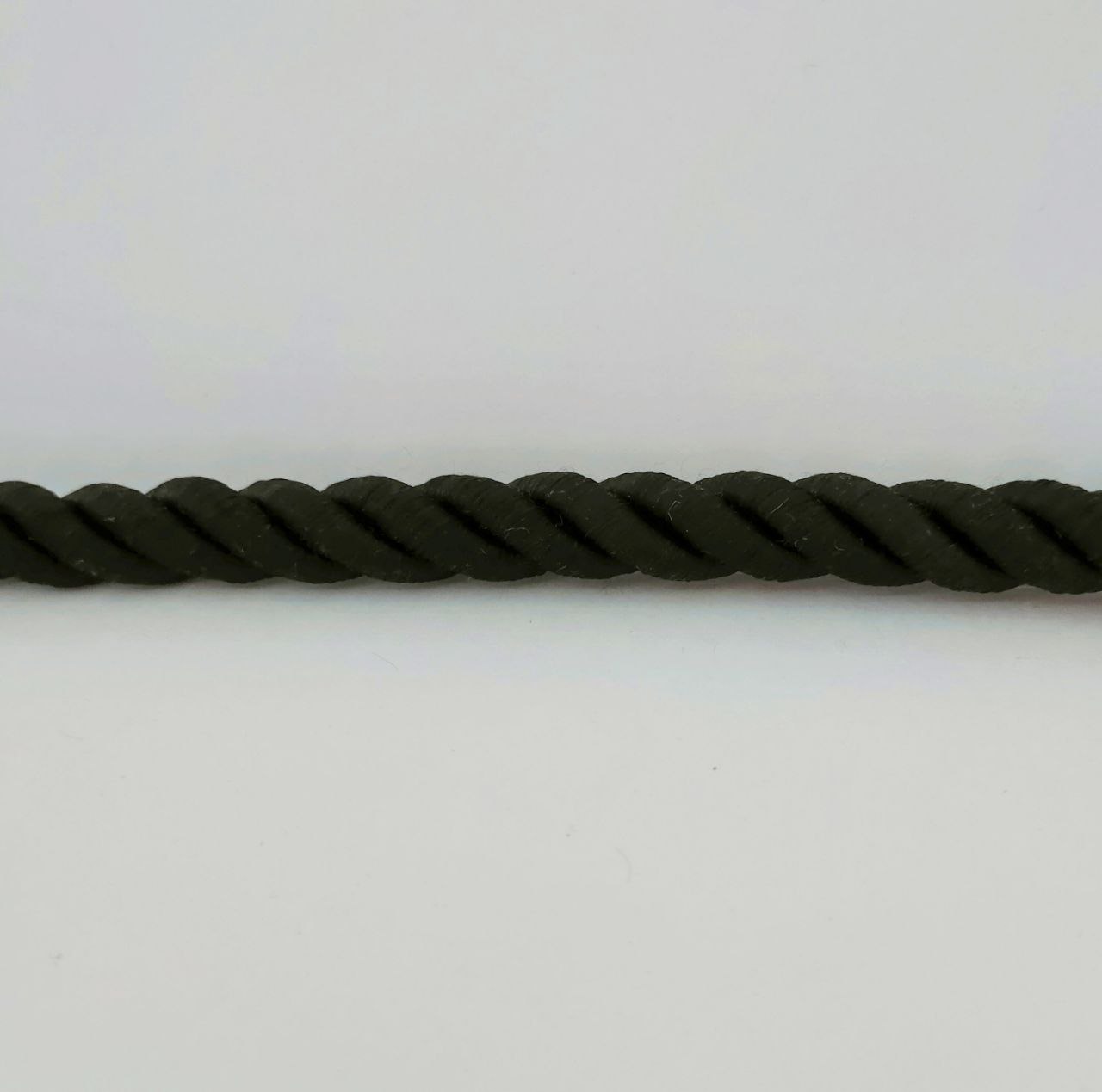 

Шнур декоративный idealtex Ш-18-8.0 , длина 18 м, диаметр 12 мм, Черный, 8.0