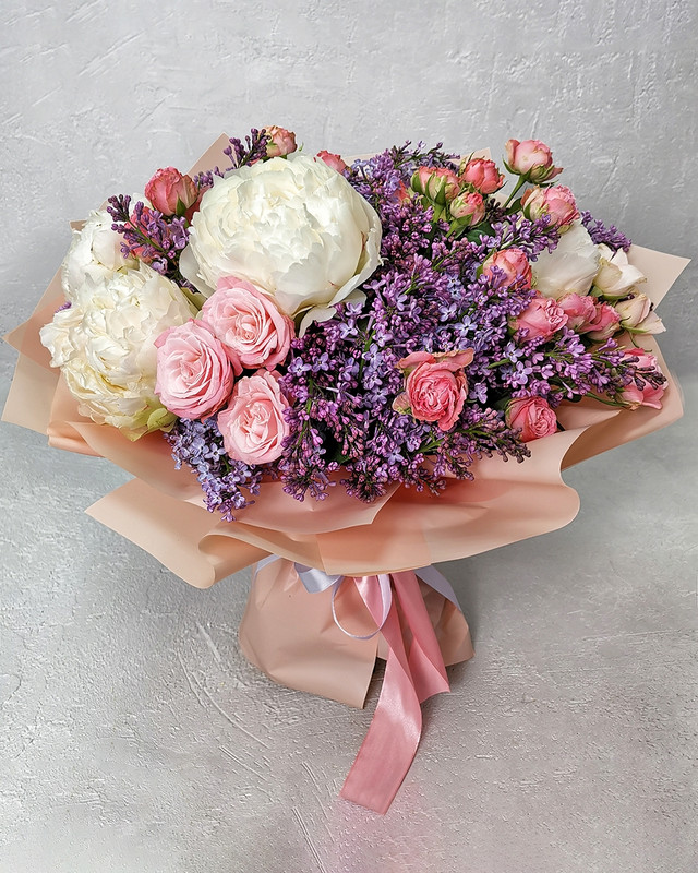 

Букет из пионов и сирени Studio Floristic "Счастливый момент" 14 шт, 40 см, Счастливый момент