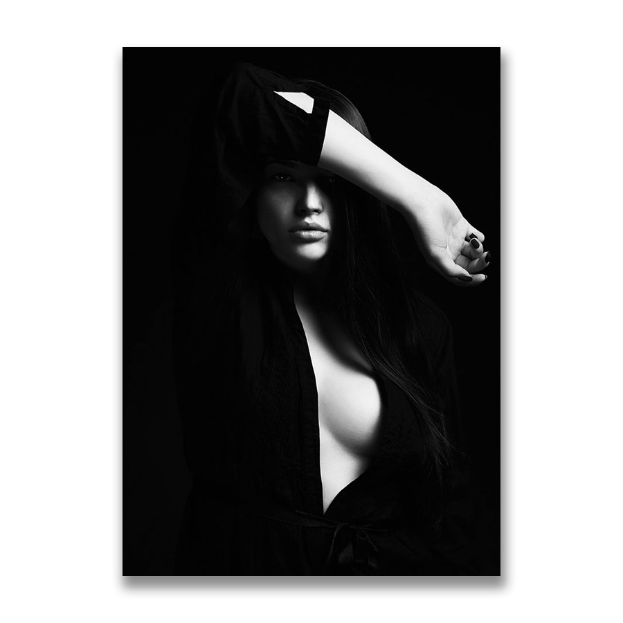 Картина на холсте Девушка в черном 100х150 см