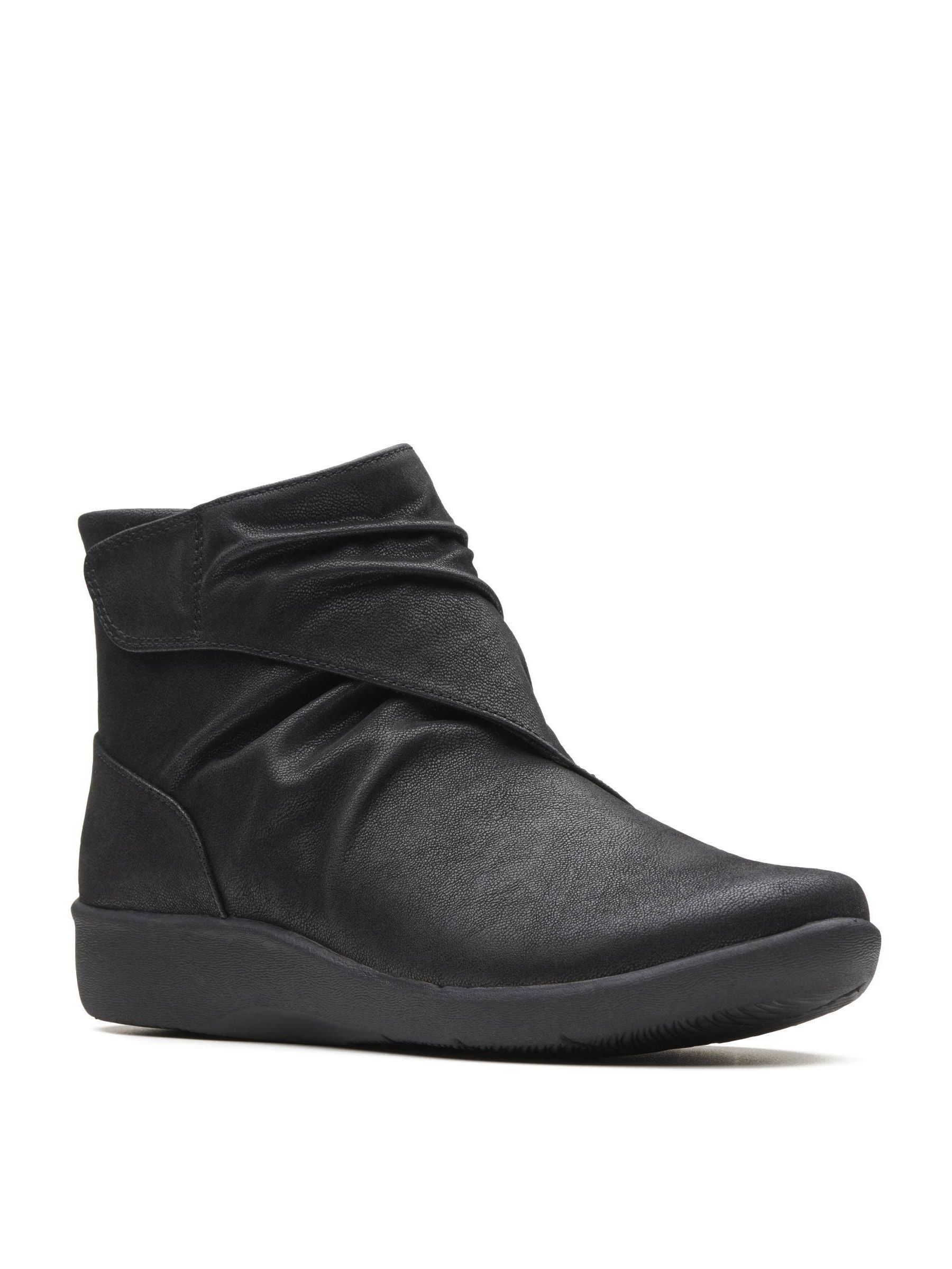 

Полусапоги женские Clarks 26137566 черные 38 EU, Черный, 26137566