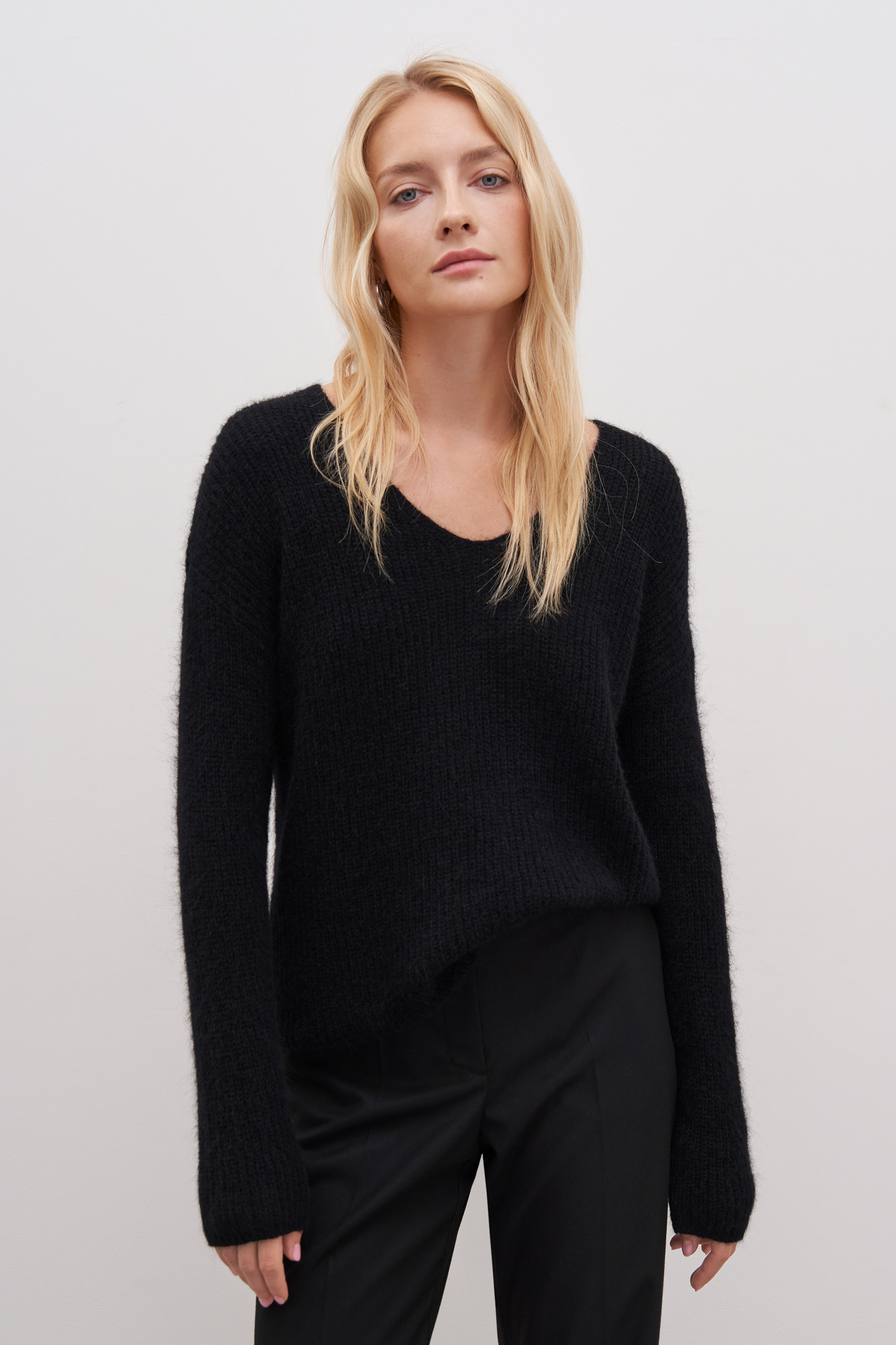 

Джемпер женский Finn Flare FAD11167 черный XS, FAD11167