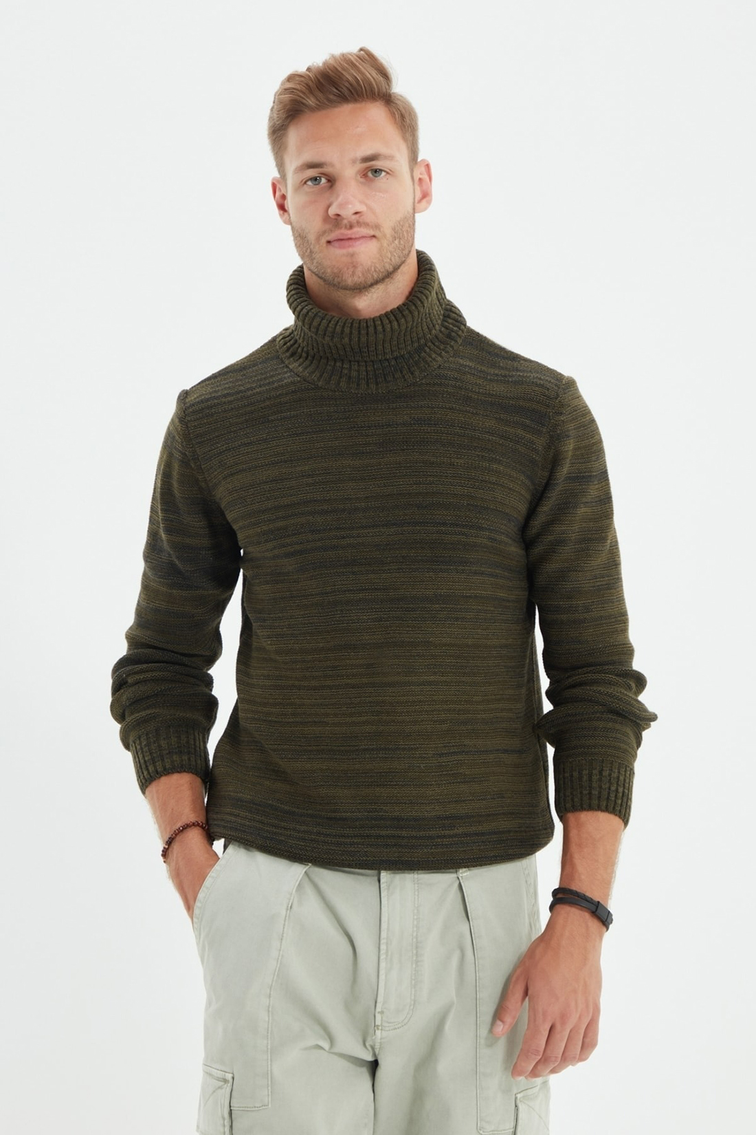 

Свитер мужской Trendyol TMNAW22KZ0449 зеленый S, TMNAW22KZ0449