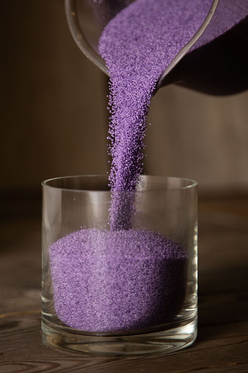 

Воск насыпной в гранулах сиреневый для насыпной напольной свечи 250 гр 3 фитиля в подарок