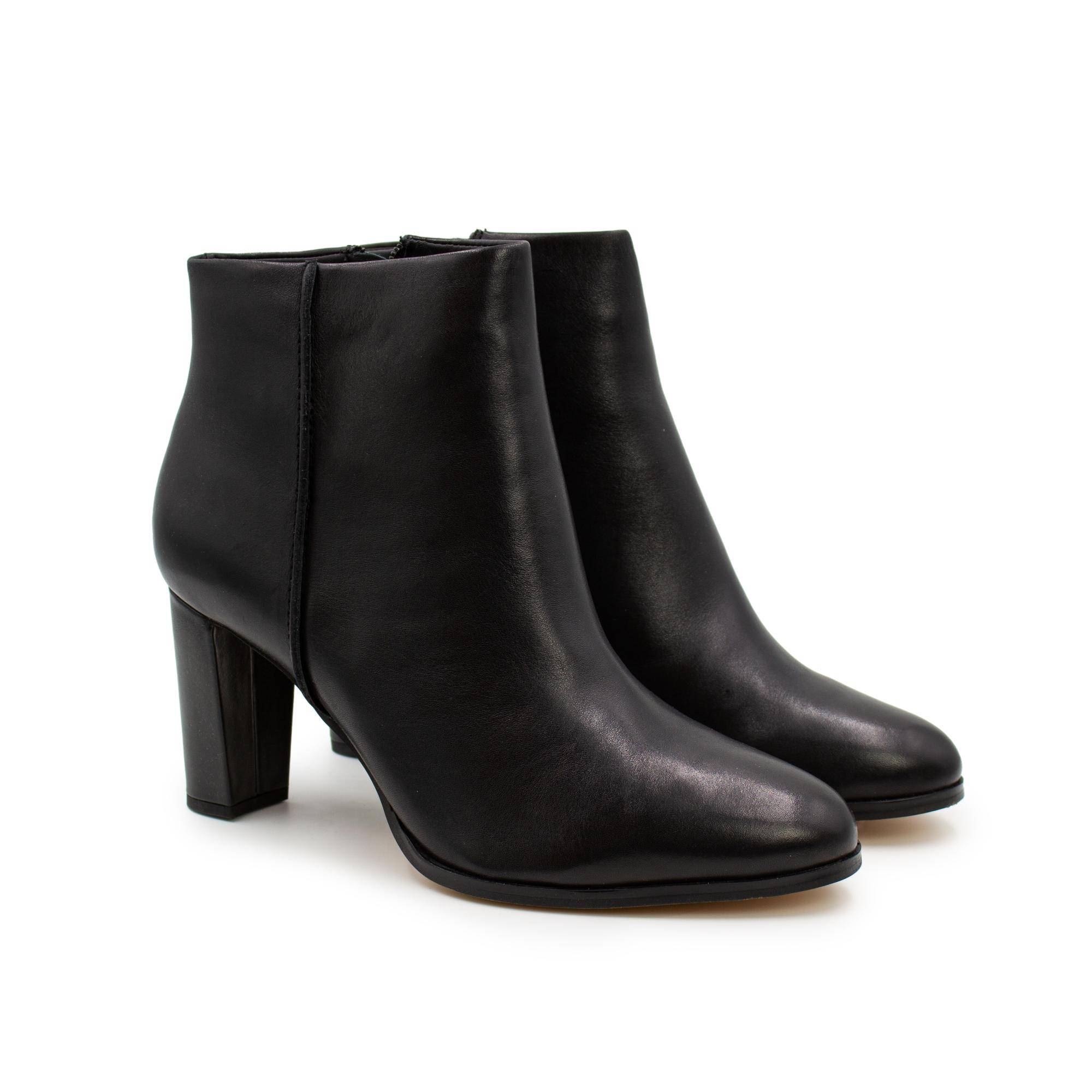 

Ботильоны женские Clarks черные 38.5 EU, Черный, Kaylin Fern 2 26154703