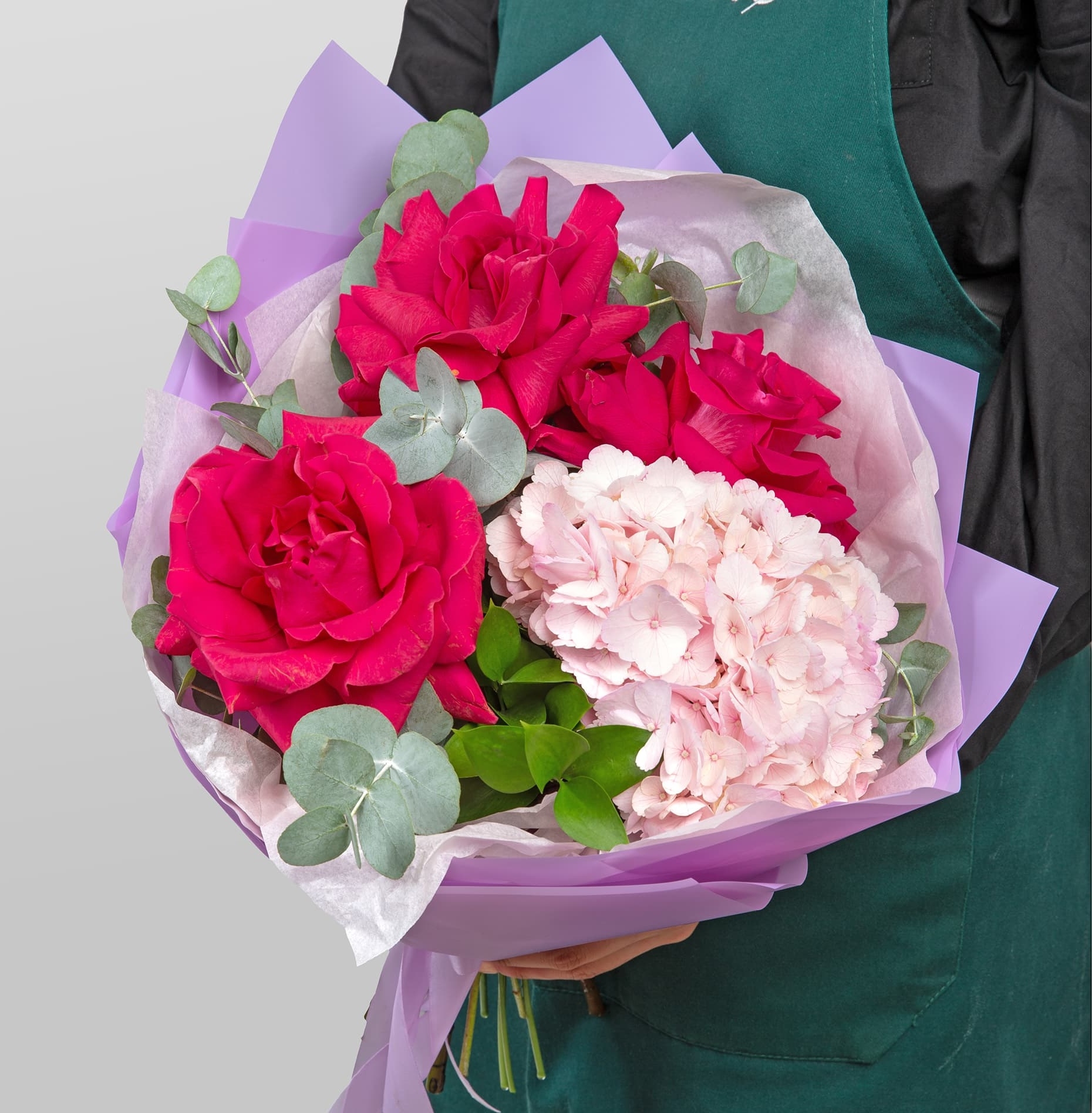 

Букет Studio Floristic роз эквадор гортензии 4 шт 50 см Тайна Розы разноцветный