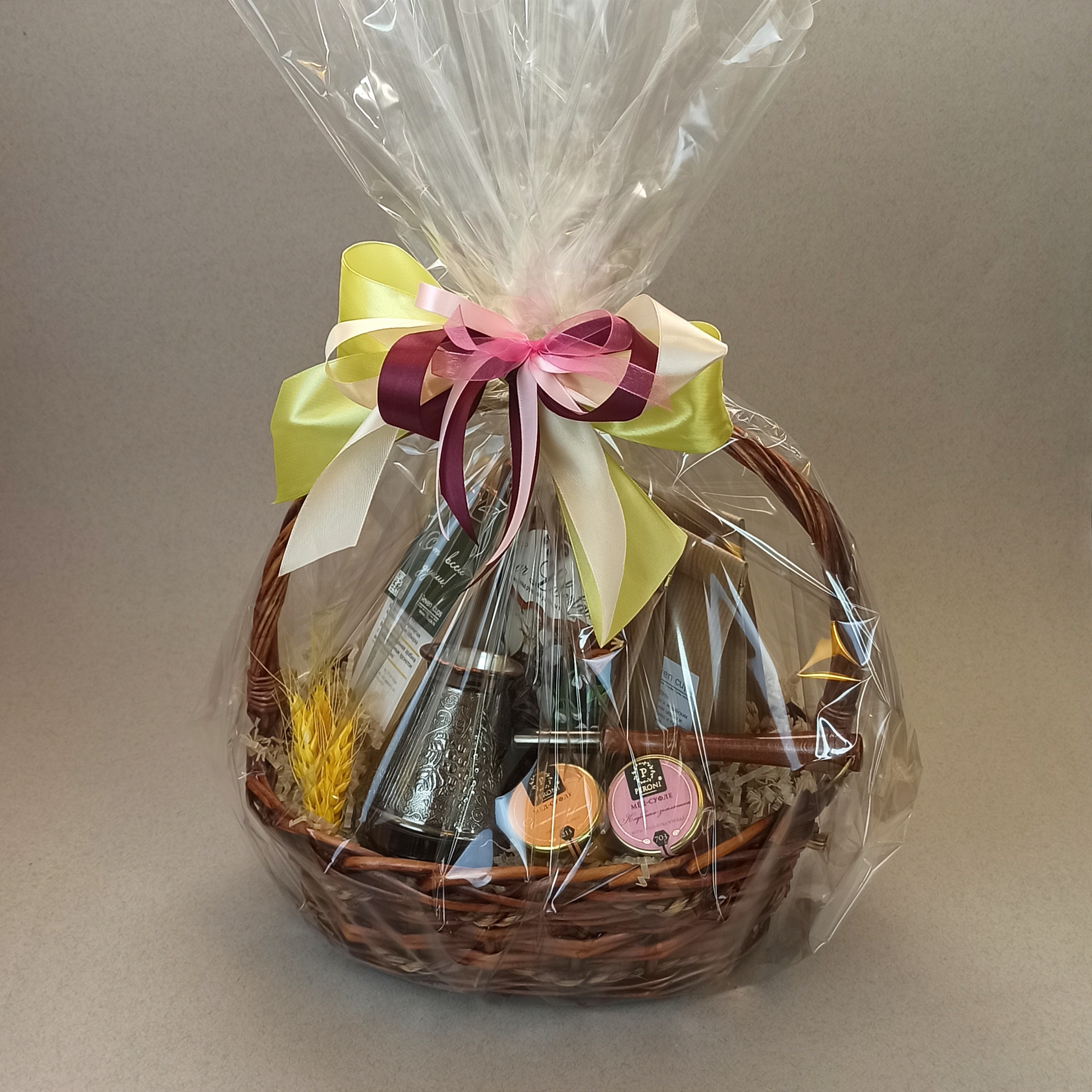 Подарочный набор Семь чашек в корзине, кофе, турка, мед, шоколад