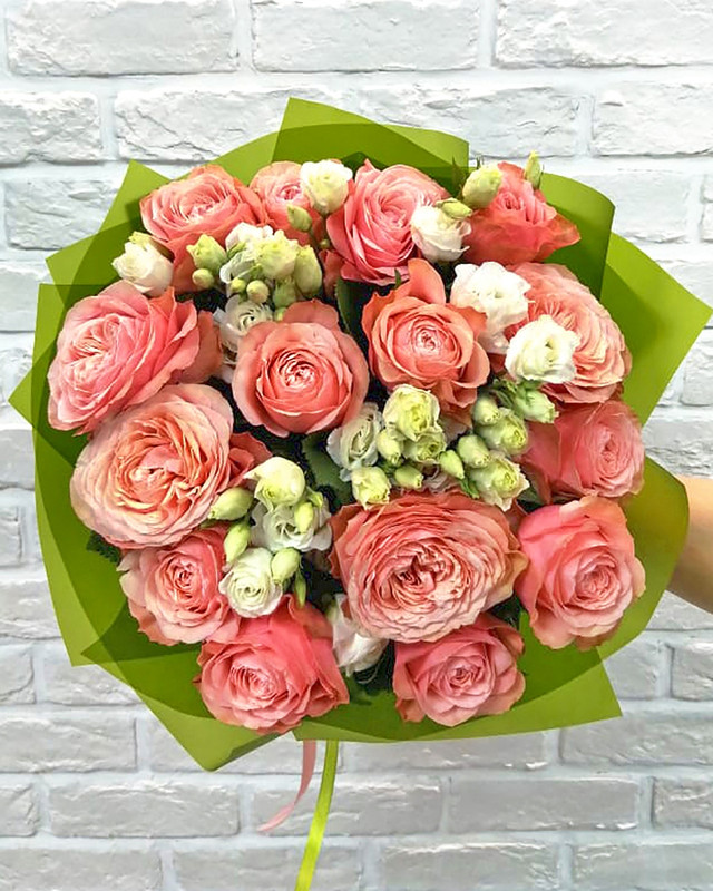 

Букет Studio Floristic "Лизиантус и роз гравити", Пионовидная роза