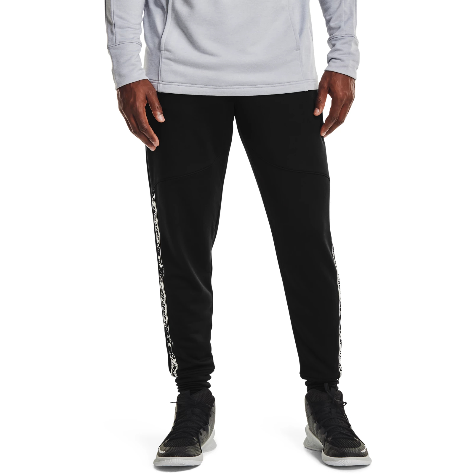 

Спортивные брюки мужские Under Armour 1361917-001 черные 46-48 RU, 1361917-001