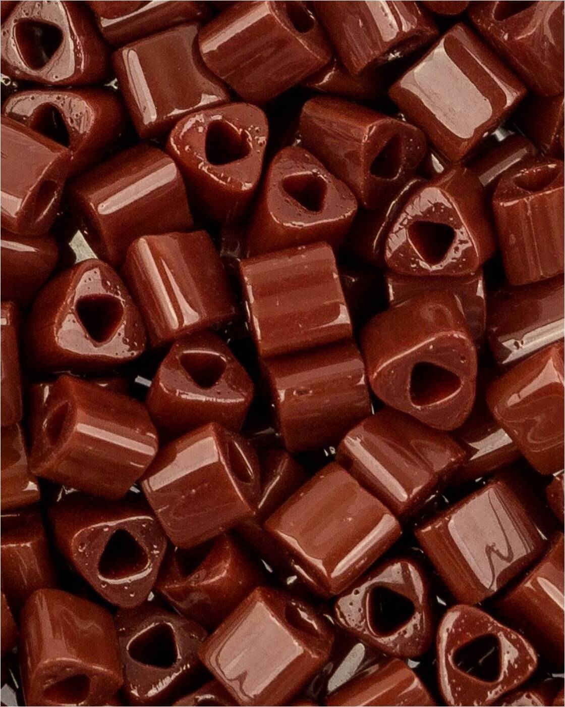 

Бисер Toho Triangle, размер 8/0, Непрозрачный красно-коричневый 46, 10 гр, Разноцветный, Toho Triangle