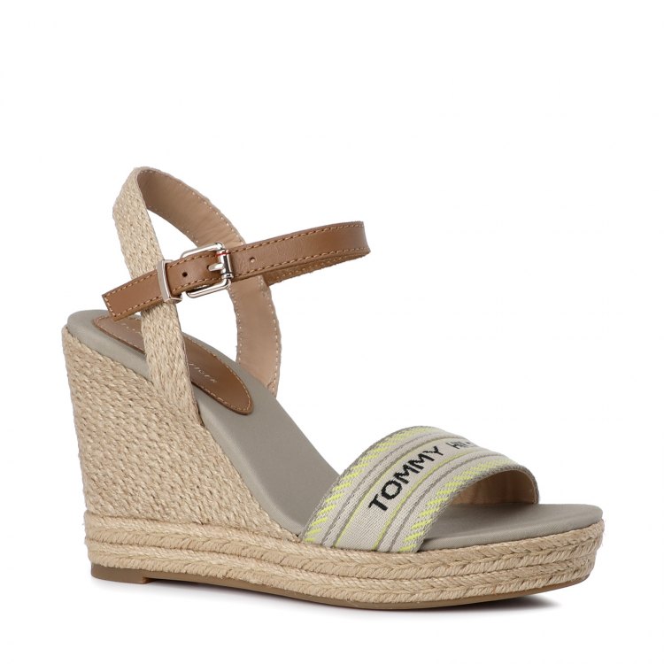 фото Женские босоножки tommy hilfiger th artisanal high wedge sandal цв. светло-бежевый 36 eu