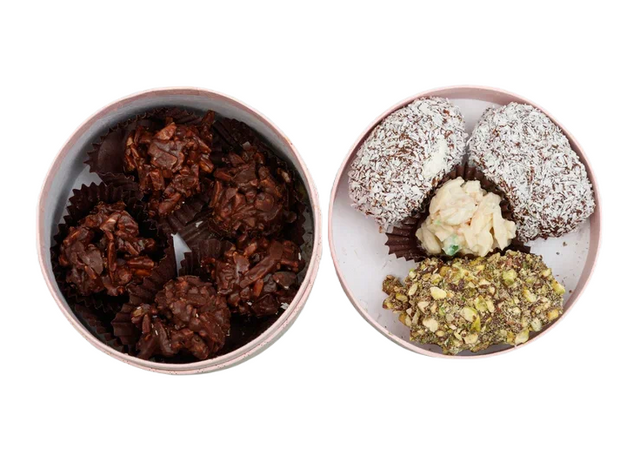 

Грийотины и финики в шоколаде VioChoco в круглой коробке, 200 грамм