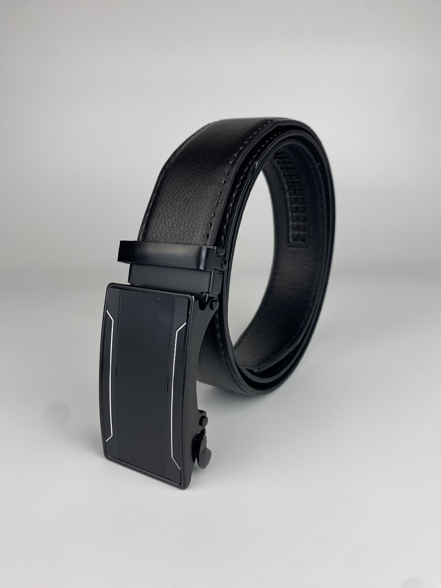 

Ремень мужской NoBrand R18-N1-B черный, 120 см, R18-N1-B
