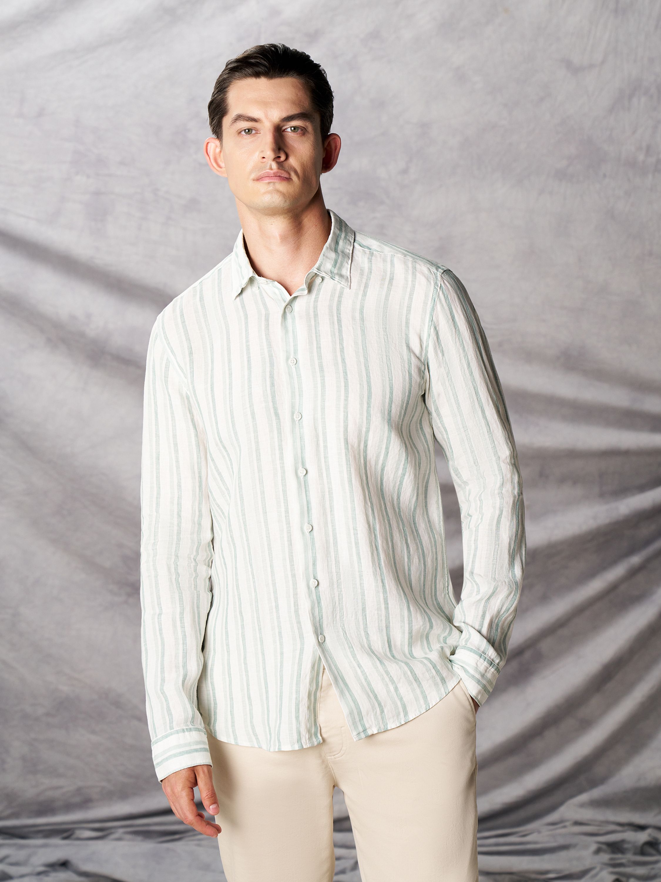 

Рубашка мужская Cacharel G051SZ0040OMAR белая M, Белый, G051SZ0040OMAR