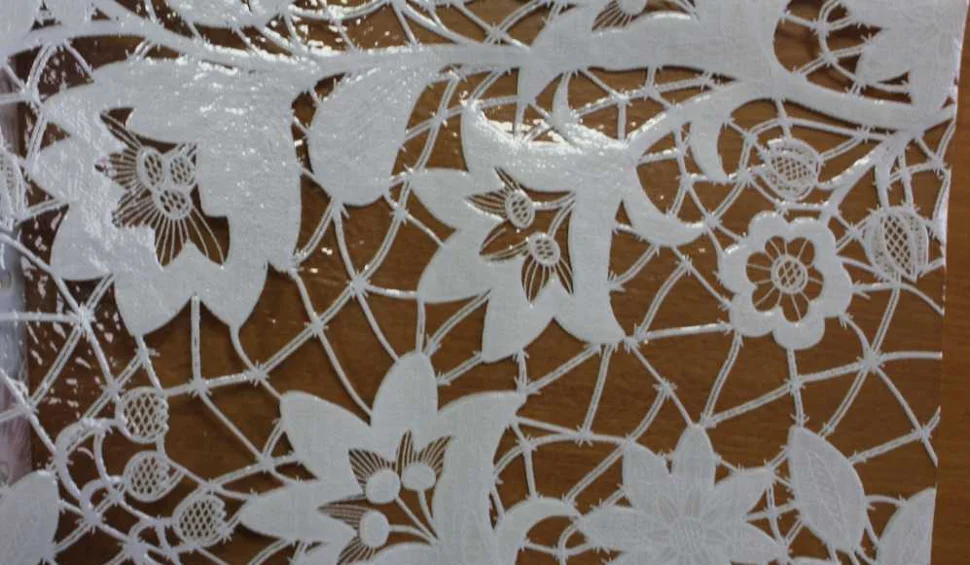 

Клеенка виниловая LACE 1,32х22м 114E