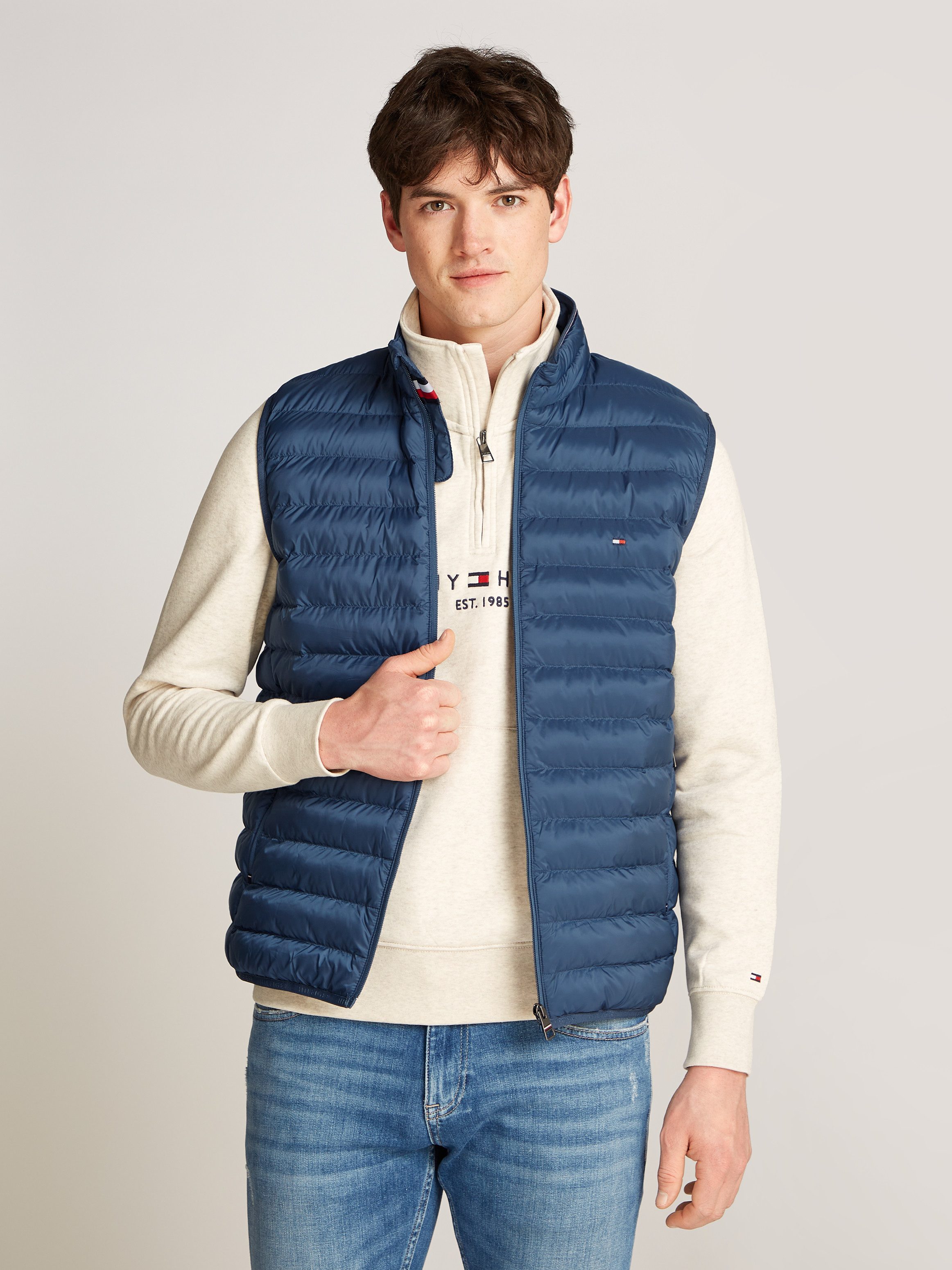 Утепленный жилет мужской Tommy Hilfiger Packable Quilted Vest MW0MW18762 синий 2XL 24990₽