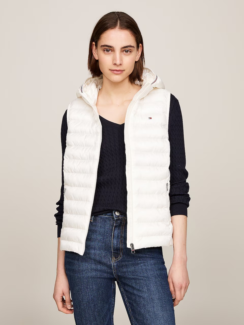 Утепленный жилет женский Tommy Hilfiger WW0WW40779 белый S 24090₽