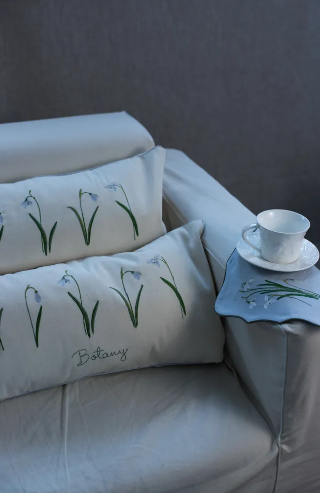 

Декоративная подушка Larsa Home PLH-02/04 белый 60х30 см, Декоративная подушка с вышивкой "Подснежник"