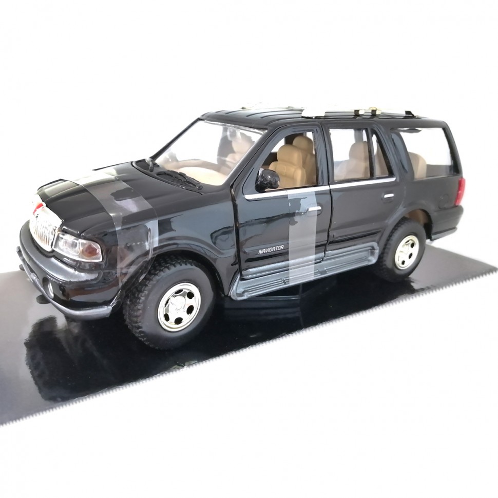 

Коллекционная модель MotorMax Lincoln Navigator 73227