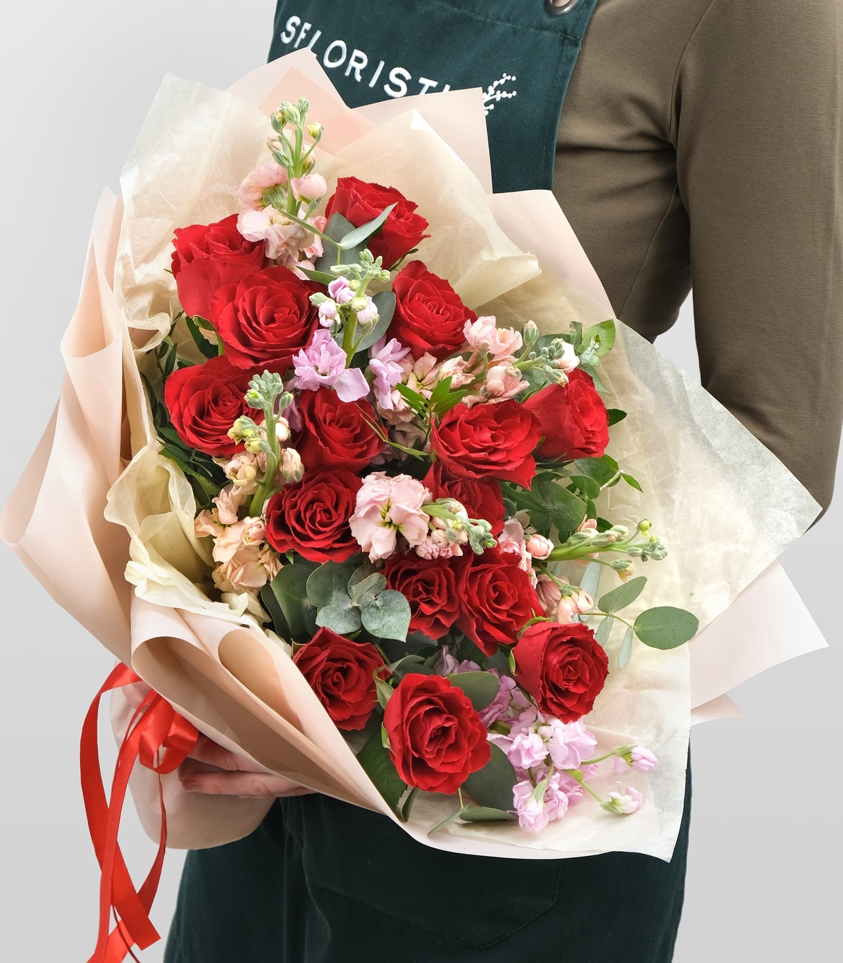 

Букет Studio Floristic из роз и маттиол 40 см 22 шт Яркое пламя любви бордовый
