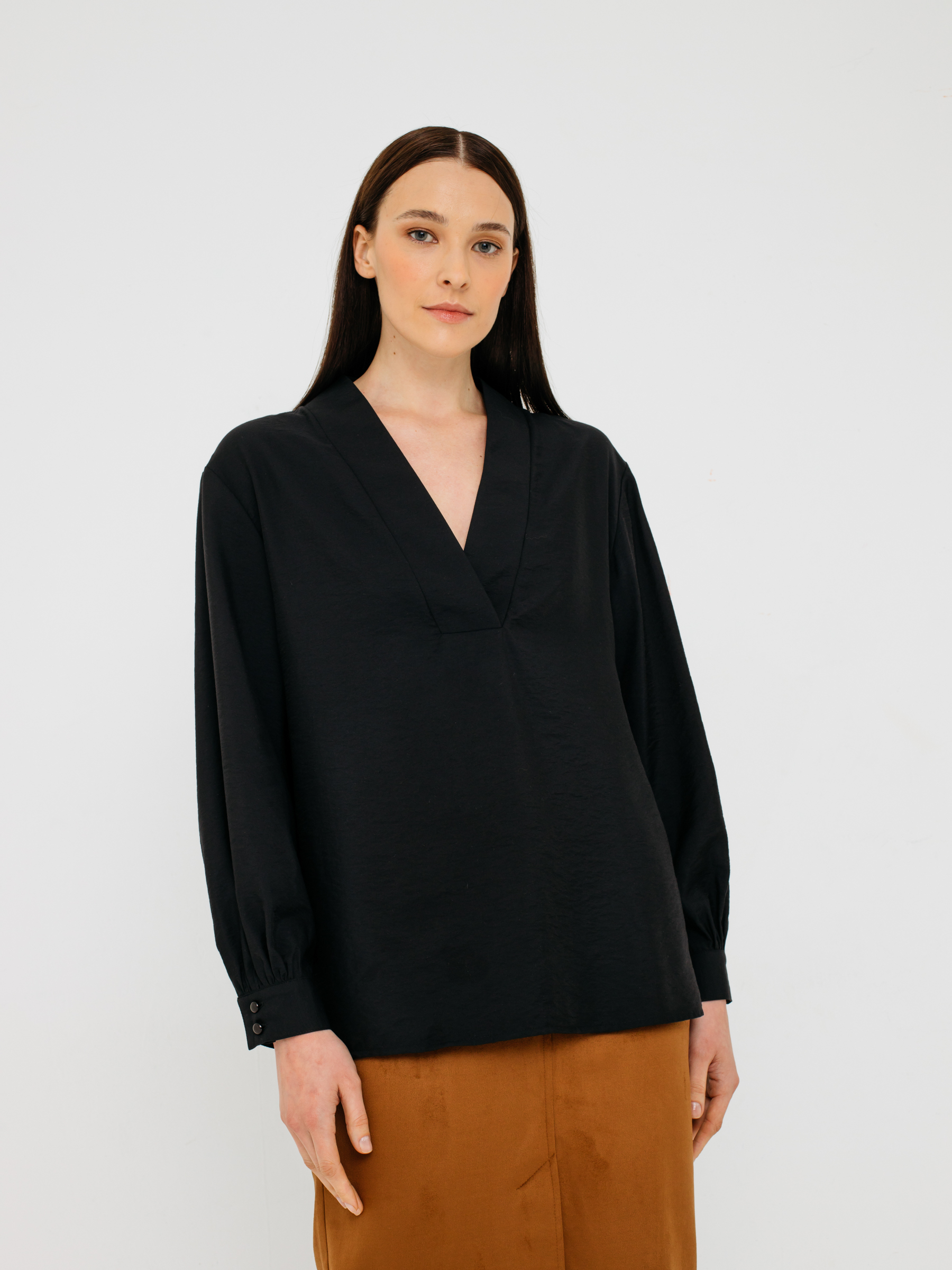 Блуза женская N.O.M.I B23050-100 черная 44 RU