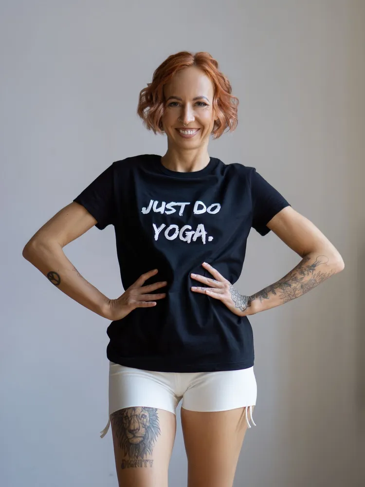 Футболка женская Art Yogamatic Just do Yoga черная 42 RU
