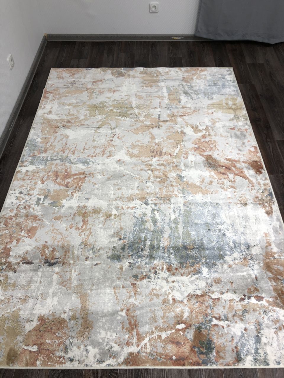 

Ковер MAYUMI 985001 6161 V ворс 6 мм Вискоза 1,35x1,95 м