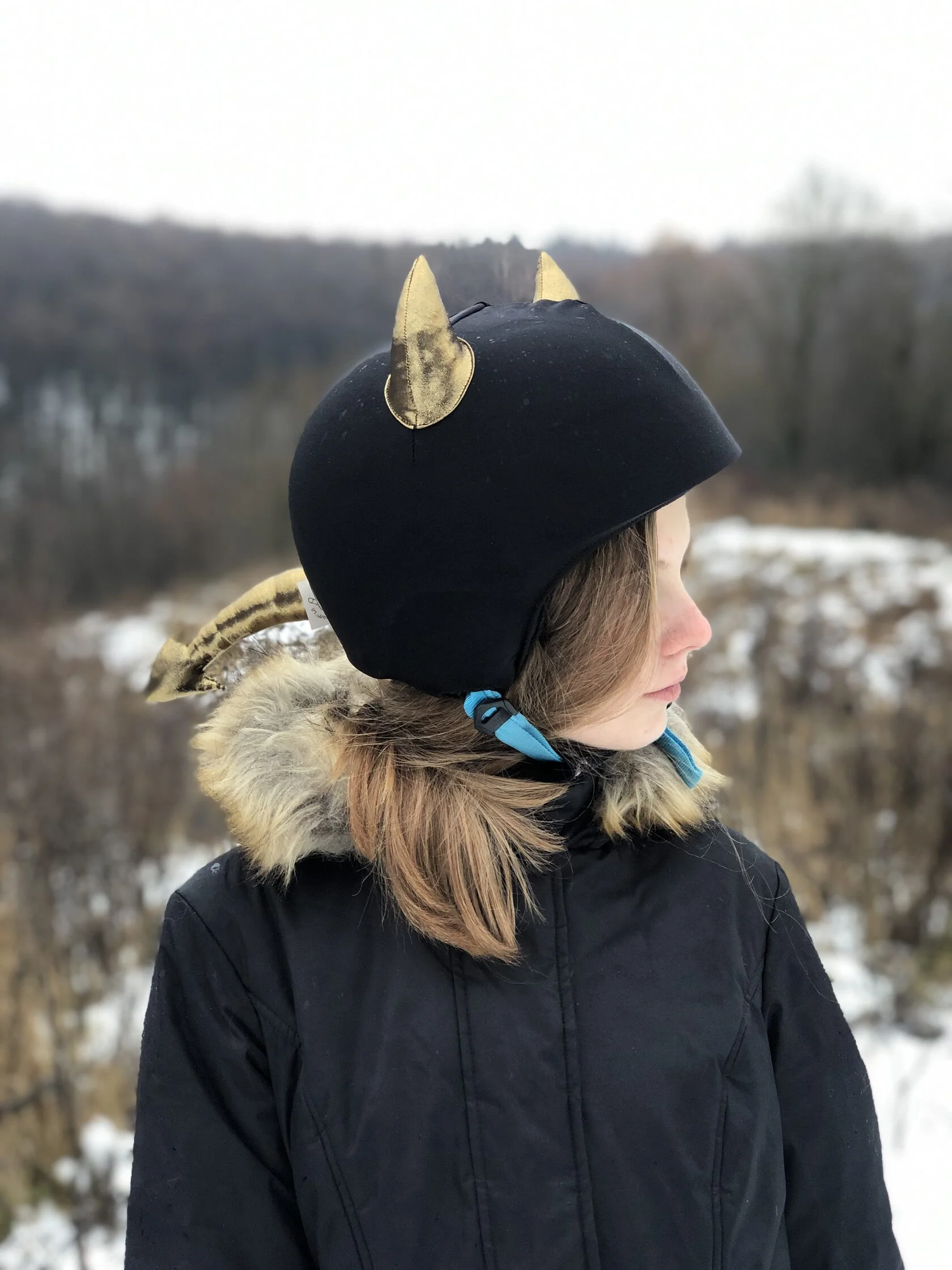 Нашлемник SHUHA Чертенок черно-золотой