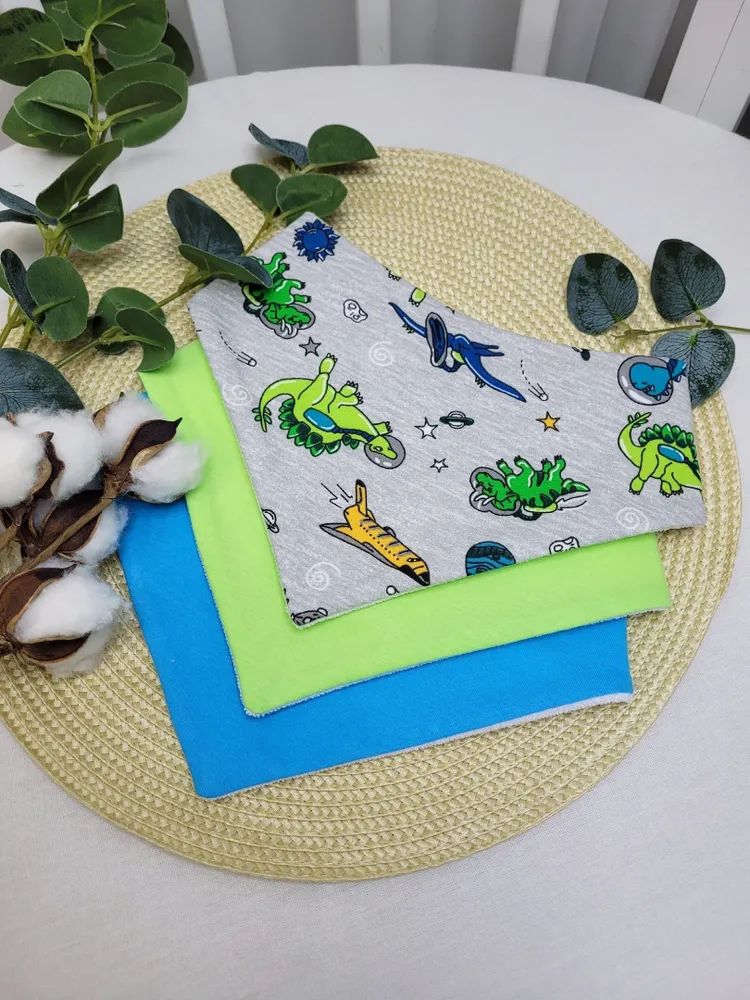 Нагрудники непромокаемые Динозавры на сером 3шт