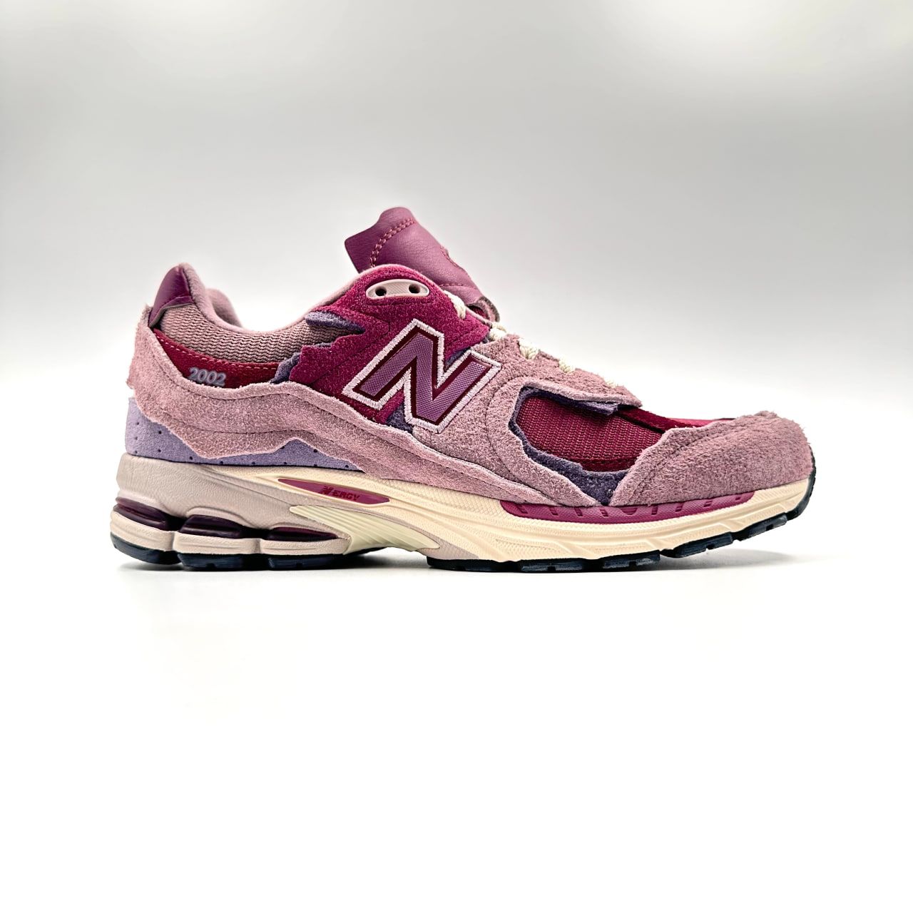 

Спортивные кроссовки мужские New Balance 2002R розовые 43 EU, Розовый, 2002R