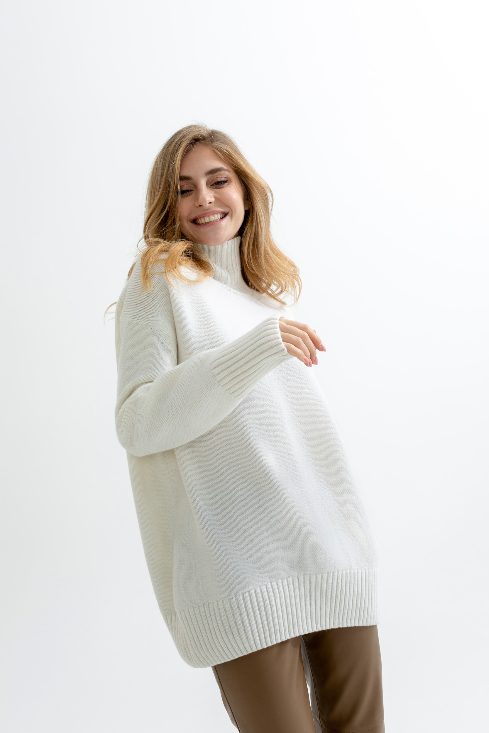 

Свитер женский BonnyWool BW00215-1 белый S/M, BW00217SV-2