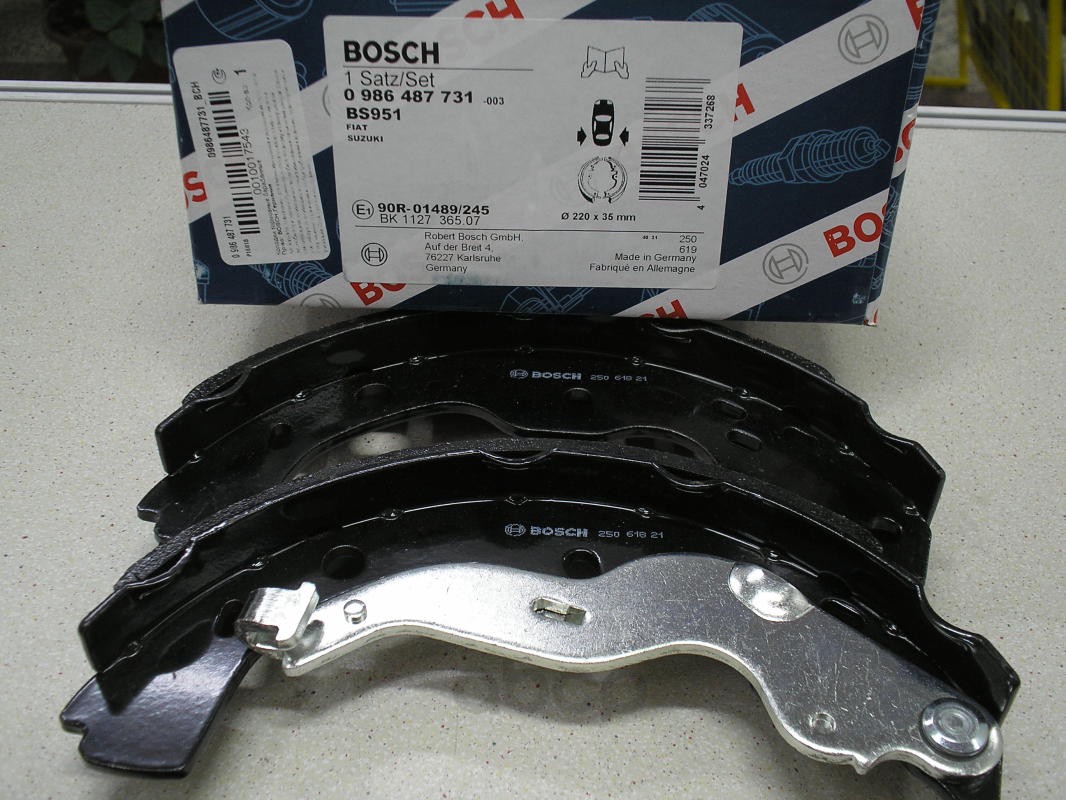 

Тормозные колодки Bosch задние барабанные 986487731