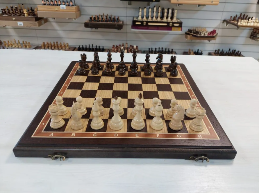 Шахматы Lavochkashop деревянные Рыцарские венге большие
