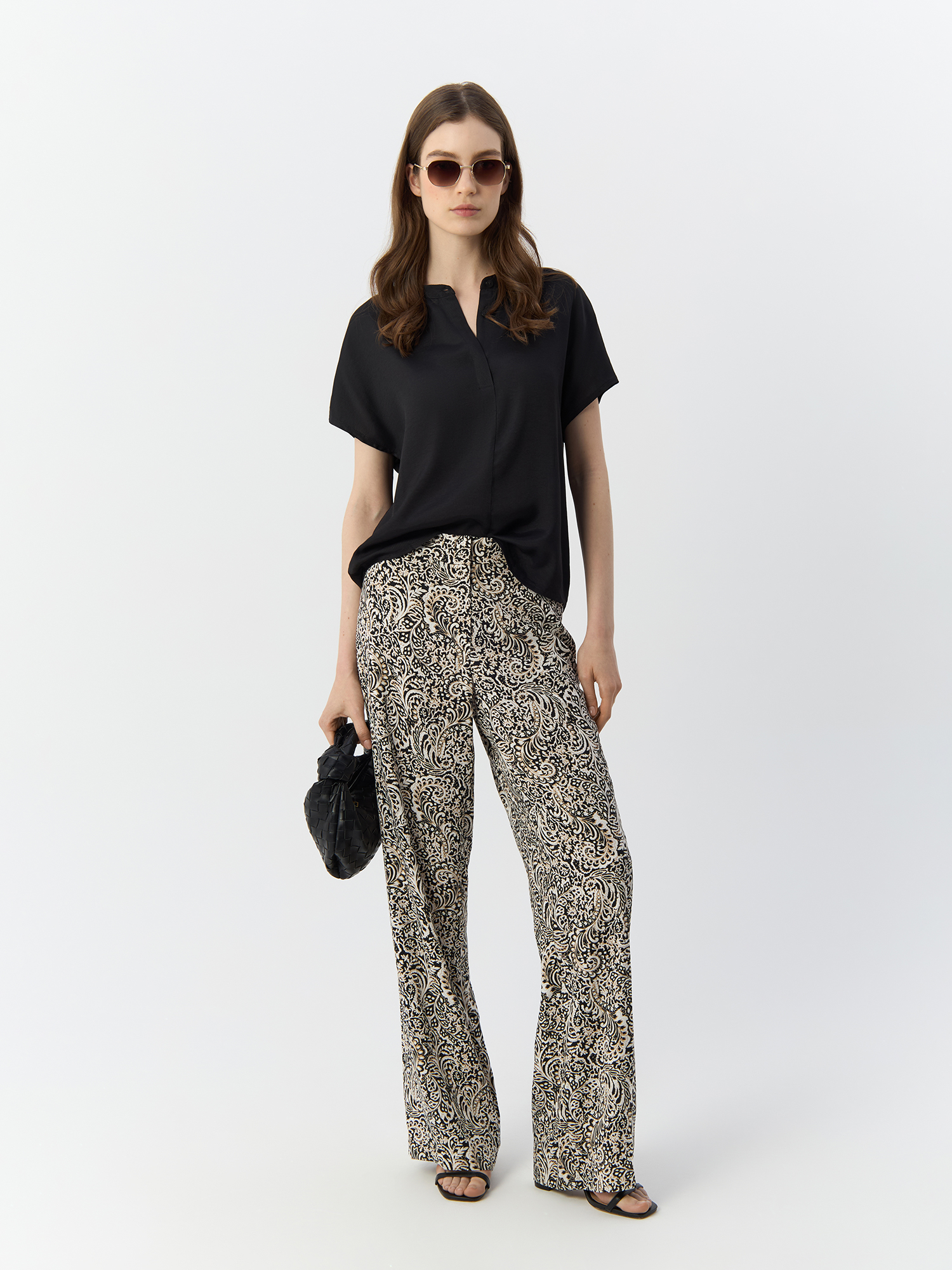 

Блуза женская Gerry Weber 170016-44038-11000 черная 42, Черный, 170016-44038